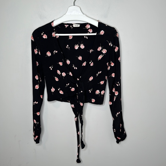 Brandy Melville John Galt Black Floral Coco Wrap Blouse - Picture 4 of 13